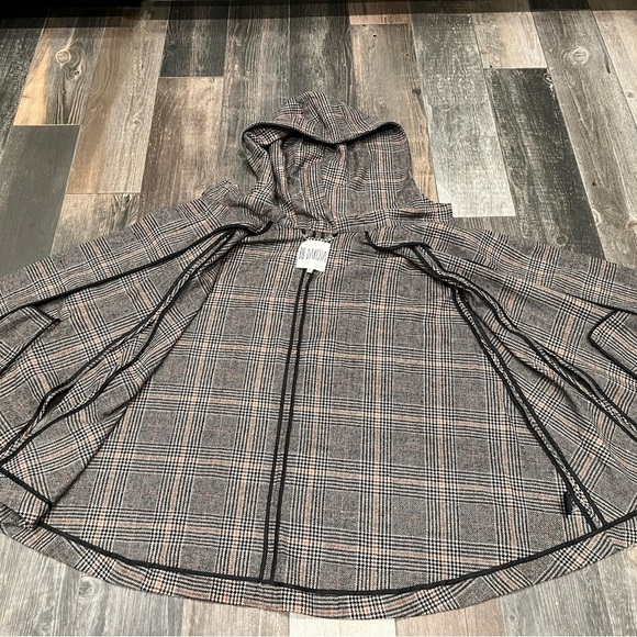 BB Dakota Calhoun Plaid Poncho Cape hoodie & pockets Size Medium Academia - Picture 8 of 11